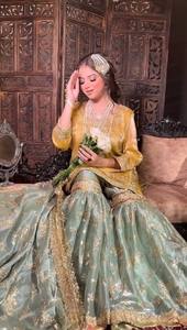 Ensemble Kurta en soie de luxe Unity Luxure avec Sharara en organza brodé et Dupatta, tenue de fête de luxe - Product Image 6