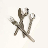 Ensemble de couverts en acier inoxydable sans danger pour les aliments Couverts Couteau Fourchette Cuillère Ensemble en acier miroir pour la maison et l'hôtel