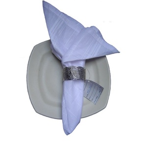 Accessoires de vaisselle Porte-serviette Mariage Argent Plaqué Moderne Rond de serviette Art à la main Argent Plaqué Finition Rond de serviette - Product Image 1