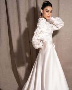 Elegante Vestido de Novia Maxi de Satén con Color Personalizado para Damas, Mangas Regulares, Escote Alto, Silueta Recta, Lentejuelas - Product Image 3