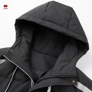 Blouson matelassé slim fit, blouson matelassé de style urbain, blouson matelassé streetwear, blouson matelassé moderne, blouson matelassé décontracté d'hiver - Product Image 3