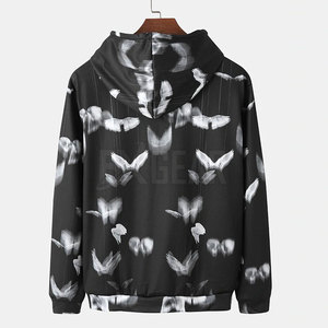 Sweat à capuche imprimé léger pour hommes avec tissu respirant et coupe tendance idéal pour les vêtements de rue - Product Image 2