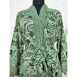 Kimono de plage pour femme en soie de luxe style bohème, avec motifs cachemire bleu et floraux, idéal comme cadeau de luxe pour un anniversaire. - Product Image 2