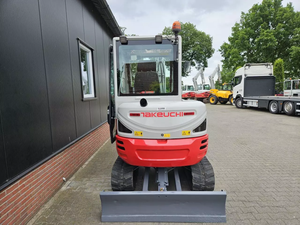 Mini-excavatrice Takeuchi TB235-2 d'occasion de haute qualité à prix avantageux, Takeuchi TB235-2 d'occasion de 3,7 tonnes prête à être expédiée - Product Image 6