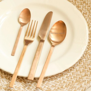 Juego de cubiertos de metal hechos a mano con acabado de cobre con mango liso para juegos de cubiertos de mesa de hotel y restaurante - Product Image 3