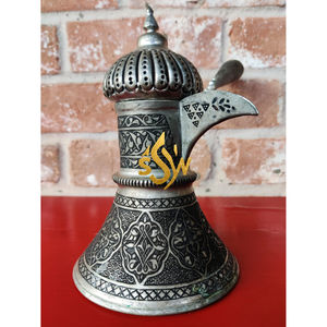 Pot Dallah vintage en laiton plaqué or Pot Dallah de service arabe traditionnel Cooffe et thé Pot Dallah Design attrayant Nouveau Style Pot Dallah - Product Image 4