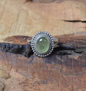 Bague en préhnite verte ovale en argent sterling, pierre précieuse, bijou de naissance de juin, fait à la main, élégant, cadeau unique pour femmes - Product Image 5