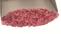 Lot de 50 pierres brutes de tourmaline rose naturelle de haute qualité (2-4 mm) – Authentiques, taillées à la main, effet optique étoilé, pour la fabrication de bijoux
