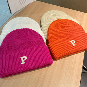 Bonnet à logo brodé à la mode, bonnet d'hiver en tricot décontracté pour hommes femmes, bonnet de crâne de style streetwear pour la mode et le confort - Product Image 3