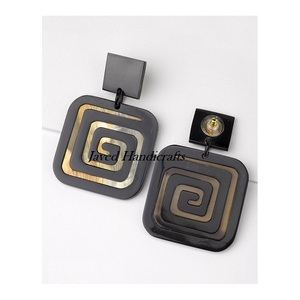 ต่างหูฮอร์นต่างหูฮอร์นออกแบบแฟนซีคุณภาพสูงสีธรรมชาติสำหรับผู้หญิงต่างหูฮอร์นสำหรับงานปาร์ตี้งานแต่งงาน - Product Image 6