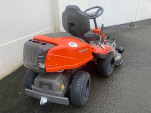 Cortacésped Husqvarna R 214TC de alta calidad con tractor de jardín - Product Image 6