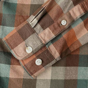 เสื้อเชิ้ตผู้ชาย ผ้าเนื้อนุ่ม ดีไซน์คลาสสิก เสื้อเชิ้ตผู้ชายสำหรับการทำงานที่ยาวนานและความสบายในชีวิตประจำวัน - Product Image 4