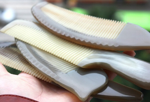 Custom High Grade Hot Sale Cow Horn <b>Straightening</b> Hair <b>Comb</b> - Product Image 2