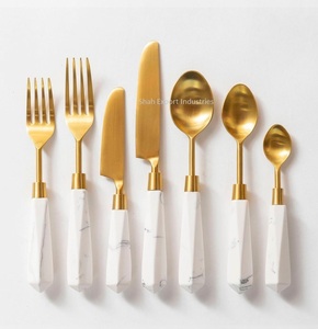Grand ensemble de couverts en métal doré design avec poignée en résine imprimée pour la maison, le mariage, le dîner et la table. - Product Image 6