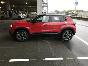 Jeep Avenger Altitude 2024, haute spécification, traction avant, véhicule électrique, 54 kWh, transmission automatique, 115 kW, SUV - Product Image 4