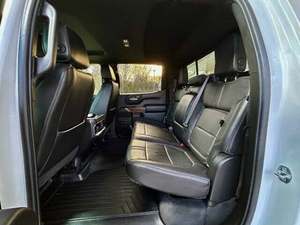 Chevrolet Silverado 1500 High Country Crew Cab 4WD 2021, Económico, Volante a la Izquierda/Derecha - Product Image 3