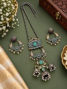Ensemble de pendentifs à longue chaîne bicolore de qualité supérieure avec boucles d'oreilles assorties |   Ensemble de colliers élégants pour femmes |   Vêtements de fête et de soirée - Product Image 6