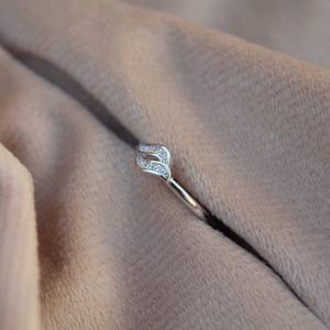 Anillo fino minimalista clásico de Plata de Ley 925 con Zirconia cúbica, anillo de aniversario fino hecho a mano para mujer - Product Image 2