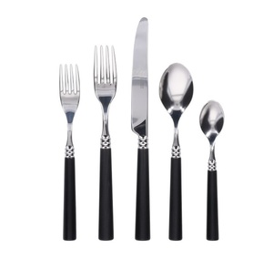 SS18 /10 de qualité supérieure avec le motif en relief sur la poignée et accentué avec un ensemble d'argenterie en or 24 carats - Product Image 1