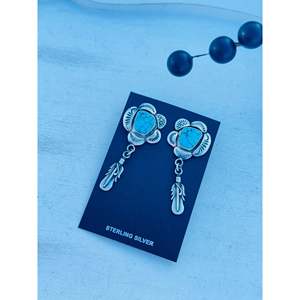 Pendientes Colgantes Hechos a Mano Estilo Navajo con Turquesa Egipcia y Plata de Ley, Diseño Elegante en Forma de Pluma - Product Image 4