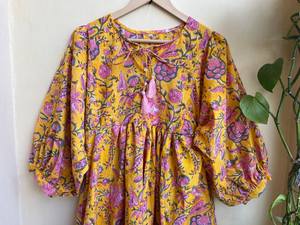 Mini robe bohème en coton à fleurs imprimées à la main Robe pour femmes indiennes avec techniques brodées - Product Image 2