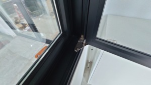 Energy-Efficient 2-<b>Sash</b> Aluminum Casement <b>Window</b> with LowE Double Glass and Decorative Bar Inside for Staircase Plastic <b>Frame</b> - Product Image 3