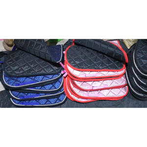 À VENDRE TAPIS DE SELLE DE DRESSAGE DE CHEVAL ET TAMPONS DE SAUT DE COULEUR NOIR EN DOLLAR 6 CARTES DE CRÉDIT TAILLE ACCEPTÉE PLEINE COB - Product Image 4