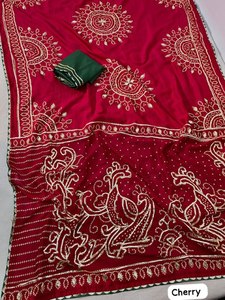 Fabricante de Saris de Seda Vichitra con Diseño Evergreen, con Trabajo Bandhej y Gotapatti, Exportador de Moda Femenina de Surat - Product Image 3