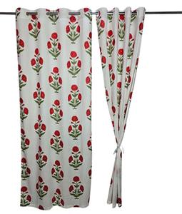Rideaux traditionnels en coton 100% imprimés à la main avec des motifs floraux rouges pour le salon, le bureau, tailles personnalisées avec option œillets - Product Image 1