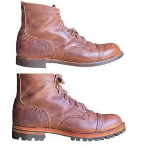C'est une paire de bottes Red Wing Iron Ranger en cuir Charcoal Rough & Tough (modèle 8086) - Product Image 6