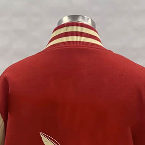 Chaqueta universitaria informal con mangas de cuero real y cuerpo de lana bordada de chenilla personalizada de alta calidad a la venta - Product Image 4