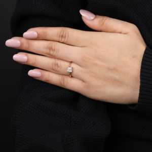 Bague de fiançailles en diamant de laboratoire taille Asscher, style classique religieux, sertie de perles, bijoux en pierres précieuses IGI - Product Image 5