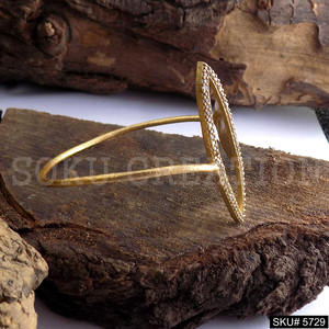 กำไลข้อมือและกำไลแบบเปิดประดับอัญมณี ดีไซน์เนอร์สำหรับผู้หญิงคริสเตียน ชุบทองคำแท้ งานแฮนด์เมด สำหรับโอกาสวันครบรอบ SKU5729 - Product Image 1