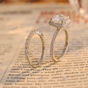 Juego de anillos de compromiso a juego de media eternidad con moissanita cortada con cojín, elegante regalo de aniversario nupcial para ella - Product Image 5