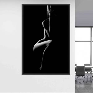 Impresión en lienzo de mujer sensual y encantadora - Elegante decoración de pared, lienzo con marco NEGRO - Product Image 1