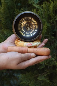 ชามร้องเพลงบำบัดเสียงทำด้วยมือพร้อมเบาะค้อนเหมาะสำหรับการฝึกสมาธิและทำความสะอาดจักระ - Product Image 6