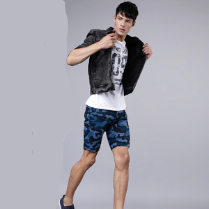 กางเกงขาสั้นผู้ชายสีน้ำเงินทึบสูงเป็นมิตรกับสิ่งแวดล้อมผ้าโพลีเอสเตอร์แบบมีหลายกระเป๋าลำลองแนวสตรีทสวมใส่กลางแจ้ง - Product Image 3