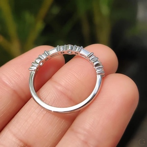 แหวนทองคำแท้ 14k งานแฮนด์เมด สวมใส่ได้ทุกวัน ดีไซน์โรแมนติก ประดับเพชรทรงบาแก็ตต์ แหวนนิรันดร์ สำหรับผู้หญิง เหมาะสำหรับวันครบรอบแต่งงาน - Product Image 4