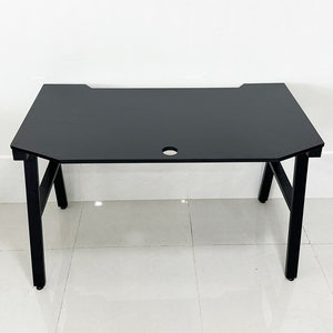 Escritorio para Juegos Aconcept GD68049 de 120x70cm, Madera de Caucho con Patas de Hierro, Categoría de Producto: Abrigos para Mujer - Product Image 3