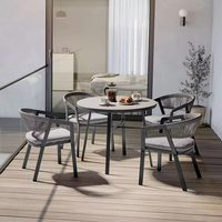 Ensemble de table ronde en acier inoxydable 4 places, design moderne avec une qualité durable, meubles d'extérieur