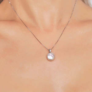 จี้มุกทรงรีเงินแท้พร้อมสายสร้อย คอลเลกชันจี้และเครื่องประดับสุดหรู - Product Image 2