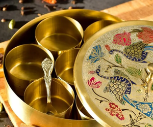 กล่องเครื่องเทศทองเหลืองอินเดียคุณภาพดีพร้อมฝาปิดภาชนะ7ชิ้นที่ต้องมีไว้สำหรับห้องครัวที่ทันสมัยและสง่างาม - Product Image 2