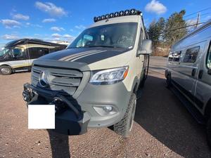 Remise sur le modèle S-t-o-r-y-t-e-l-l-e-r O-v-e-r-l-a-n-d B-e-a-s-t M-O-D-E O-G prêt à la vente - Product Image 2