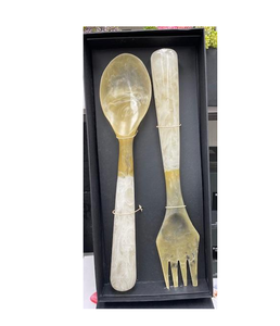 Juego de 2 cubiertos con cabeza de cuerno, cuchara, tenedor con mango blanco en caja, cubiertos hechos a mano para utensilios de cocina, vajilla de mesa, uso moderno - Product Image 1