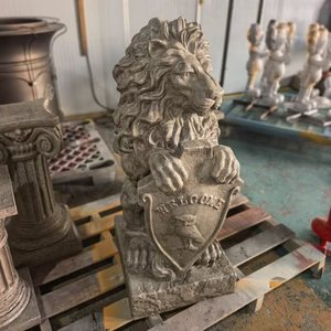 Sculpture <span class=keywords><strong>de</strong></span> lion gardien en <span class=keywords><strong>fibre</strong></span> <span class=keywords><strong>de</strong></span> <span class=keywords><strong>verre</strong></span> sur mesure avec finition en pierre, style européen, statue d'animal pour la décoration <span class=keywords><strong>de</strong></span> jardin et <span class=keywords><strong>de</strong></span> villa - Product Image 3