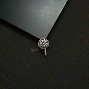 Broche de nez au design floral Bijoux de corps en or et perles à la mode pour fiançailles de mariage ou cadeau - Product Image 2