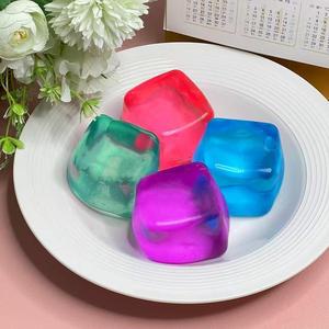 Juguete de Gel de Hielo Simulado en Forma de Cubo Unisex, Juguete de Plástico para Apretar y Aliviar la Presión en las Puntas de los Dedos para Niños y Niñas - Product Image 3