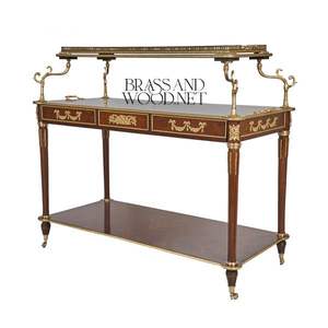 Mesa Consola Clásica de Madera Maciza con Detalles de Latón y Doble Estante para Interiores de Lujo - Product Image 4