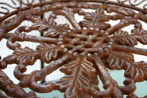 Support de service à gâteau à 3 niveaux en bois enduit noir vieilli avec poignée en métal idéal pour la présentation de gâteau élégante et la décoration de cuisine - Product Image 3