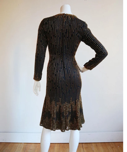 Robe de soirée de luxe élégante silhouette droite paillettes perlées manches longues longueur genou Satin fêtes de bal avant Logo naturel - Product Image 6